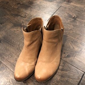 Size 7 like new booties